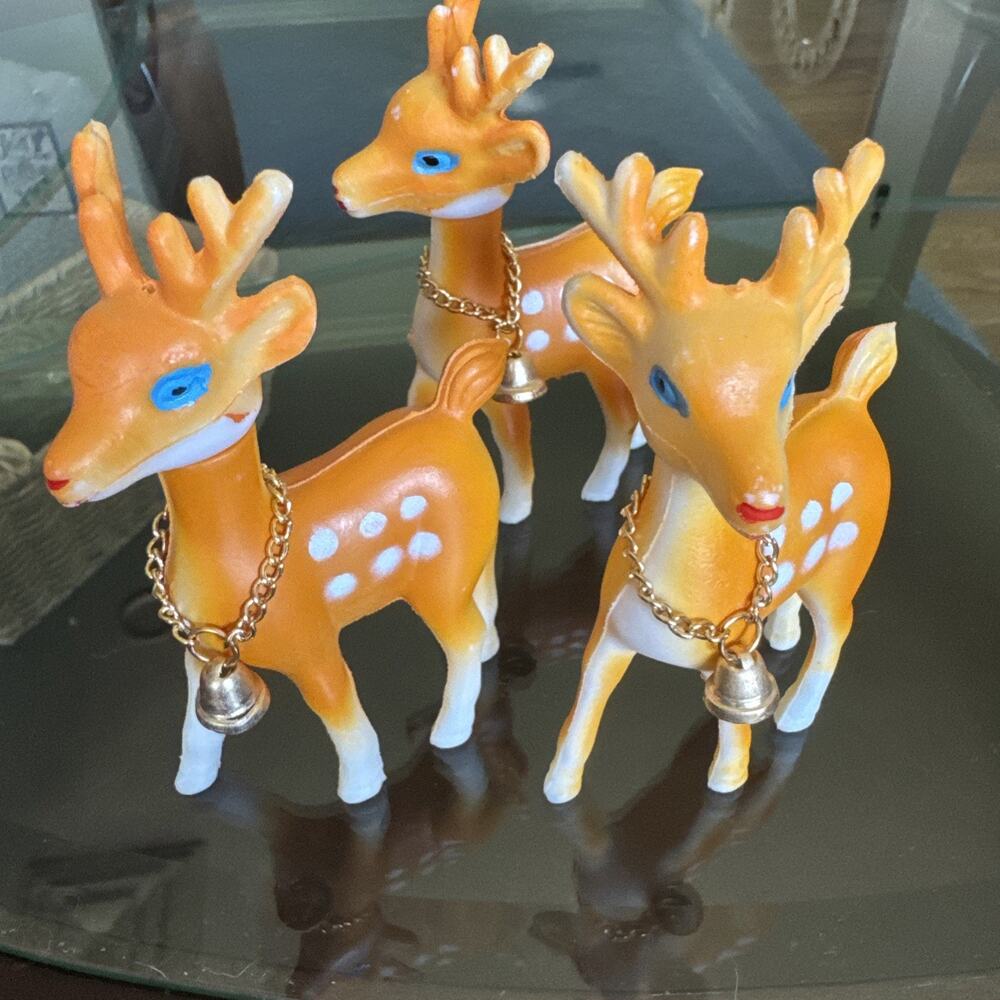 3 Vtg Plastic Reindeer Deer Figures Movable Heads with Metal Bells Approx 4”